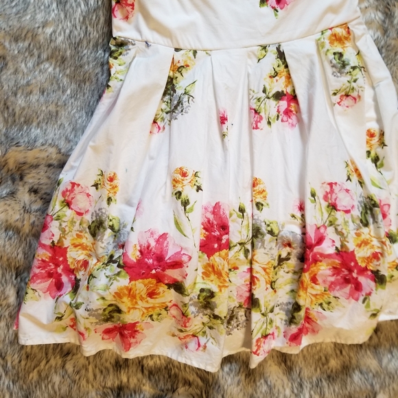 SALE! HP🌈 Rue21 White Floral Dress - Picture 6 of 7